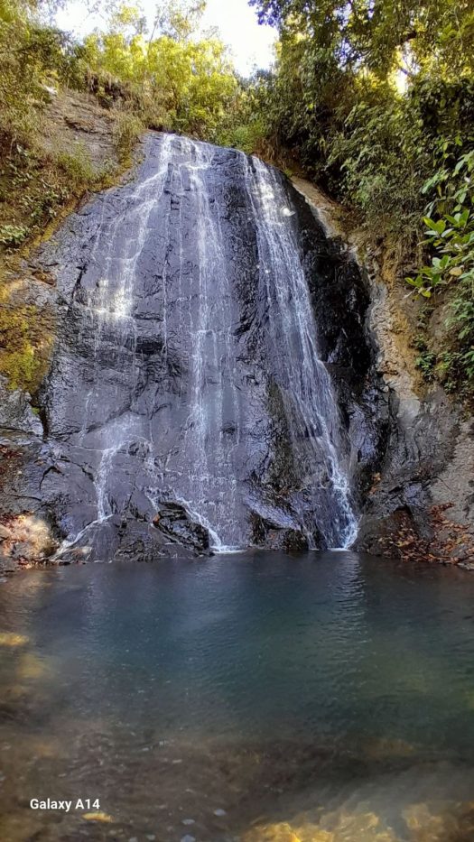 Finca de 21,8 ha con catarata, bodega y 2 casas cerca de Agua Buena