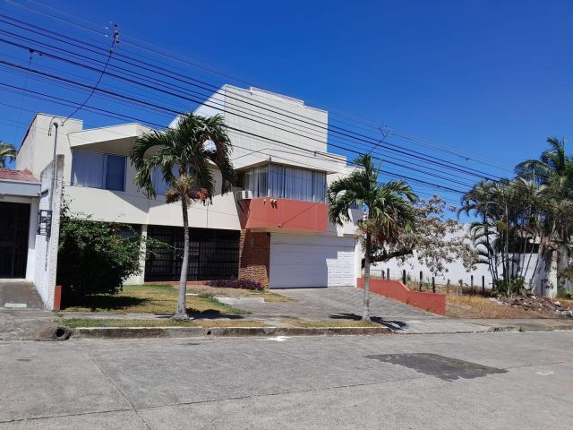 Casa de 350 m² en Rohrmoser, cerca de La Sabana