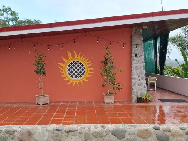 Finca de 33 acres con 3 casas, cataratas y 4 lotes cerca de San Vito