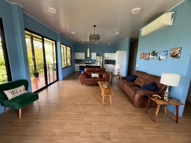 Finca de 7 ha con 2 casas, río y bosque cerca de San Vito